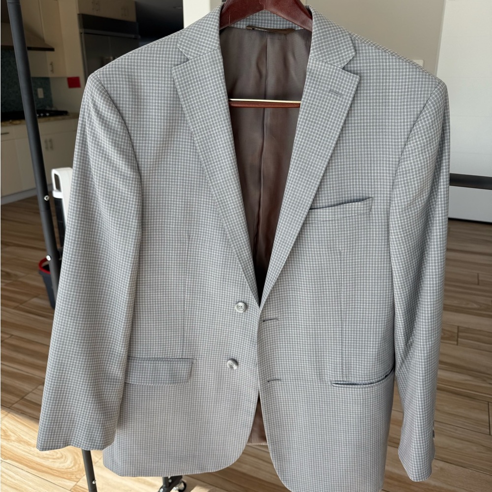 Elegant Gray Checkered Men's Blazer